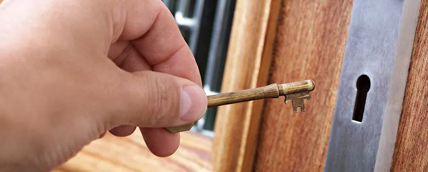 Central Locksmith Store Lake Worth, FL 561-692-4523 - lockout-service-01